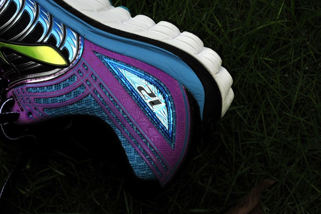 漫步云端 缓震界的劳斯莱斯——Brooks Glycerin 12深度测评