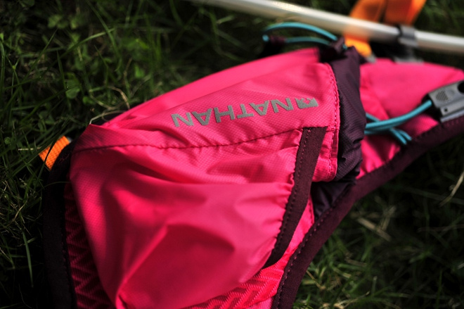 活跃山间的娇粉精灵——Nathan VaporAiress 轻量水袋背包测评