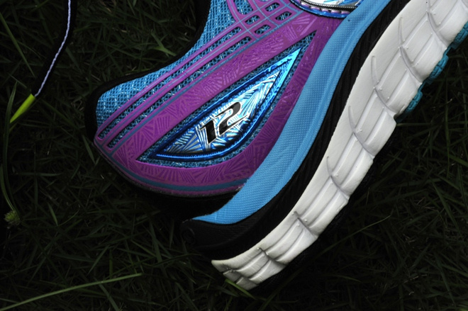 漫步云端 缓震界的劳斯莱斯——Brooks Glycerin 12深度测评