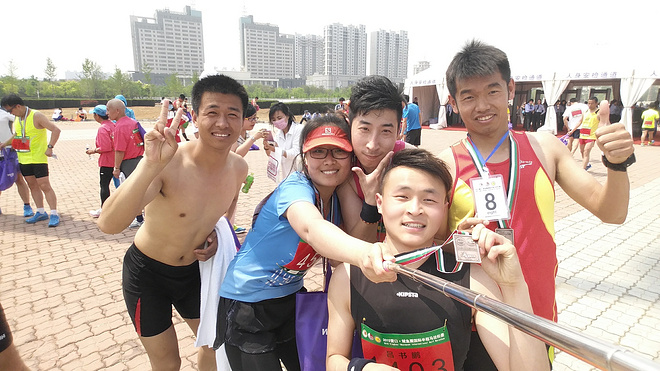 营口鲅鱼圈马拉松刷PB纪念我逝去的爱情（中英文对照）