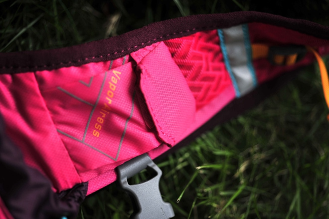 活跃山间的娇粉精灵——Nathan VaporAiress 轻量水袋背包测评