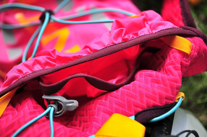 活跃山间的娇粉精灵——Nathan VaporAiress 轻量水袋背包测评