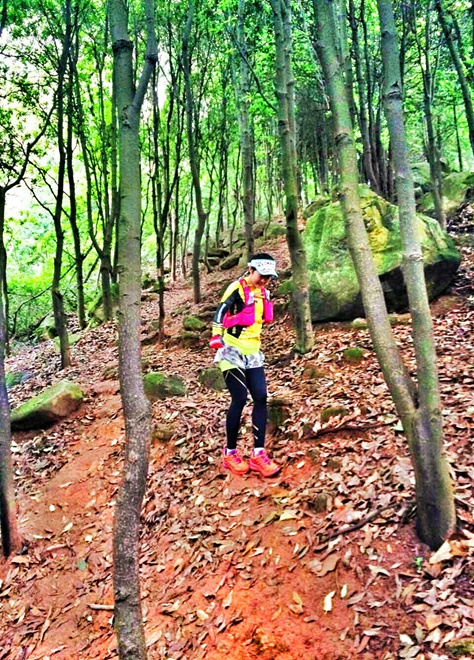 活跃山间的娇粉精灵——Nathan VaporAiress 轻量水袋背包测评