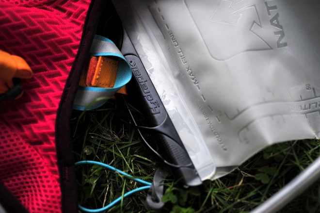 活跃山间的娇粉精灵——Nathan VaporAiress 轻量水袋背包测评