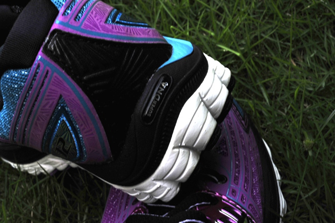 漫步云端 缓震界的劳斯莱斯——Brooks Glycerin 12深度测评