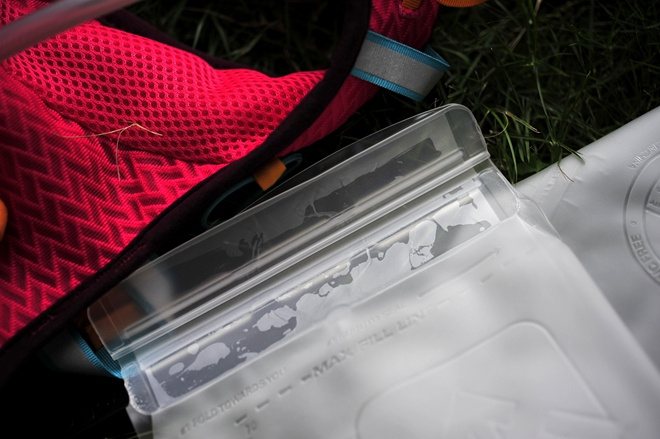 活跃山间的娇粉精灵——Nathan VaporAiress 轻量水袋背包测评