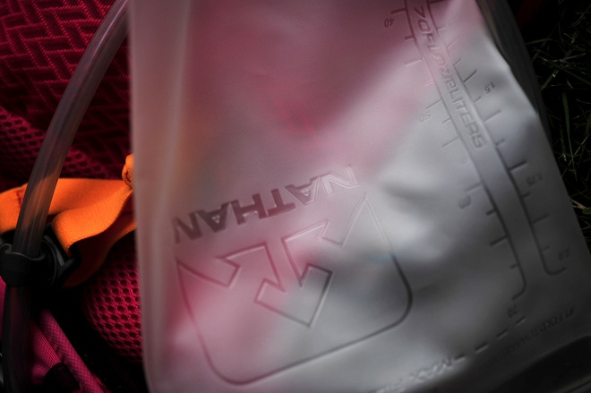 活跃山间的娇粉精灵——Nathan VaporAiress 轻量水袋背包测评