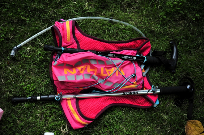 活跃山间的娇粉精灵——Nathan VaporAiress 轻量水袋背包测评