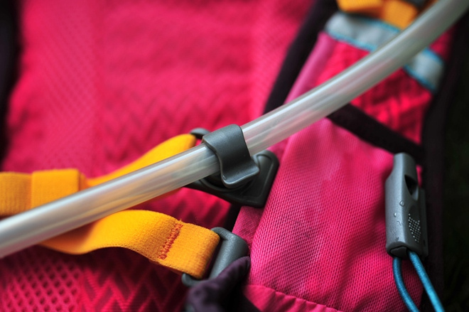 活跃山间的娇粉精灵——Nathan VaporAiress 轻量水袋背包测评