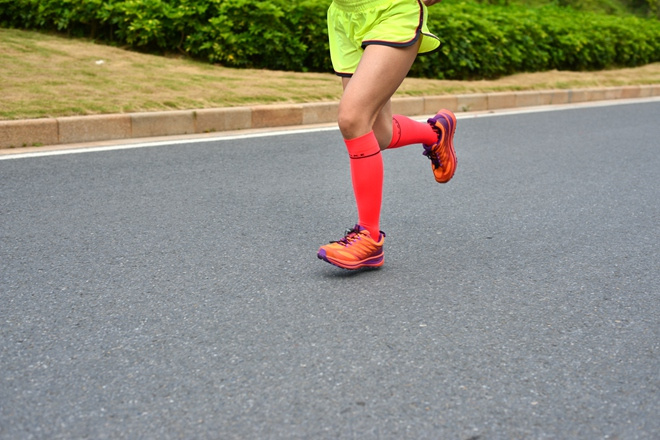 那抹点缀山间的紫与橙——泰尼卡闪电2.0深度测评