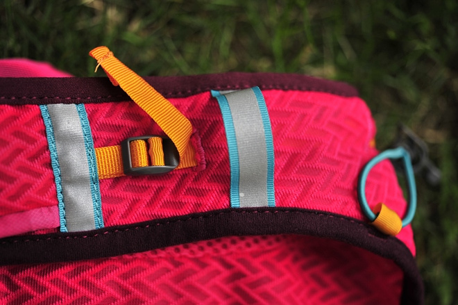 活跃山间的娇粉精灵——Nathan VaporAiress 轻量水袋背包测评