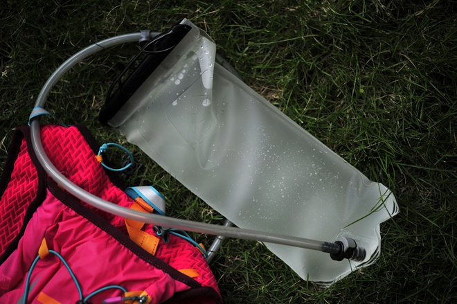 活跃山间的娇粉精灵——Nathan VaporAiress 轻量水袋背包测评