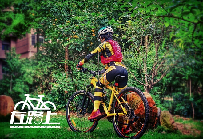 活跃山间的娇粉精灵——Nathan VaporAiress 轻量水袋背包测评