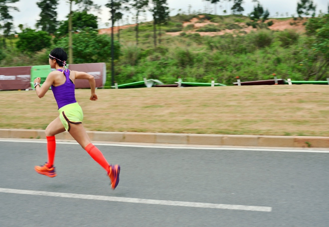 那抹点缀山间的紫与橙——泰尼卡闪电2.0深度测评