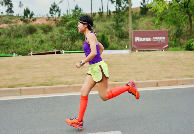 那抹点缀山间的紫与橙——泰尼卡闪电2.0深度测评