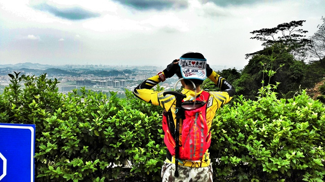 那抹点缀山间的紫与橙——泰尼卡闪电2.0深度测评