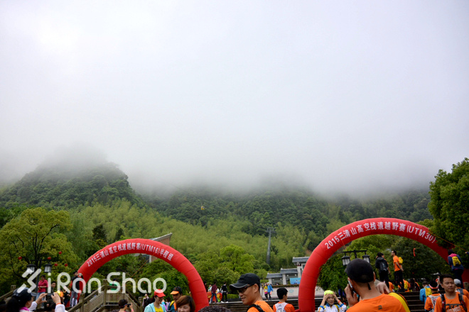 三清山 | 在1800米的长空栈道越野是怎样一种体验?