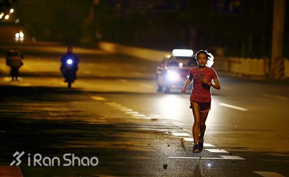 不是鸡汤 | 跑者，流动的跑步广告
