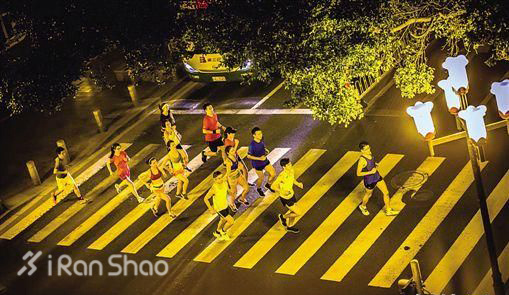 不是鸡汤 | 跑者，流动的跑步广告