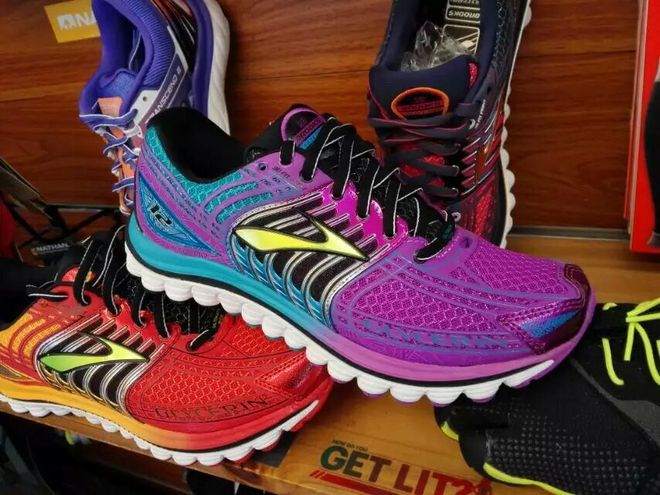 漫步云端 缓震界的劳斯莱斯——Brooks Glycerin 12深度测评