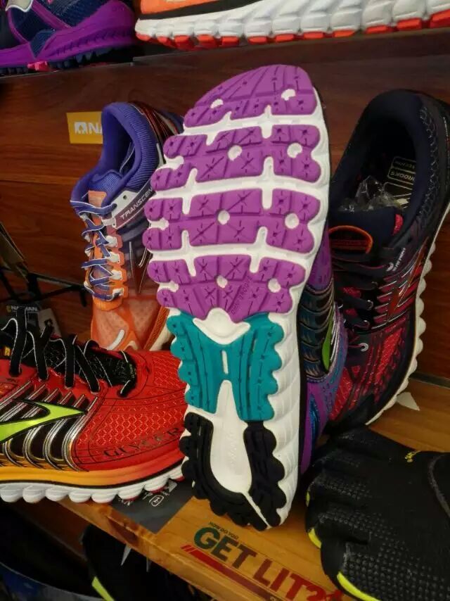 漫步云端 缓震界的劳斯莱斯——Brooks Glycerin 12深度测评