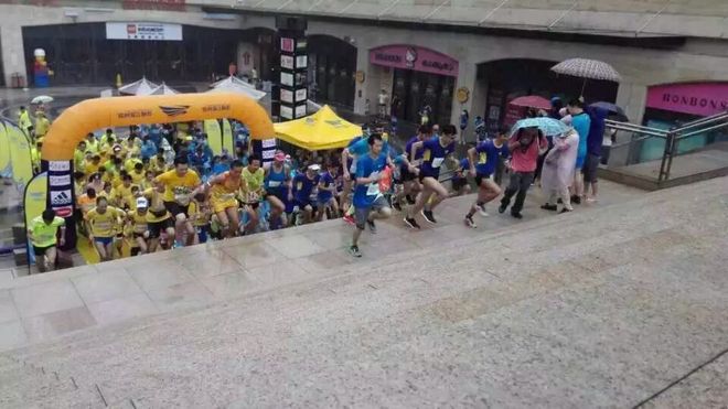 漫步云端 缓震界的劳斯莱斯——Brooks Glycerin 12深度测评