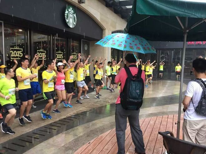 漫步云端 缓震界的劳斯莱斯——Brooks Glycerin 12深度测评