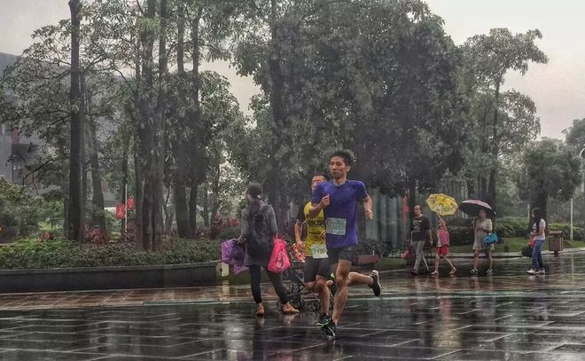 漫步云端 缓震界的劳斯莱斯——Brooks Glycerin 12深度测评