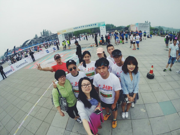 赛场见 | 8人2队，第一次参加马拉松接力赛