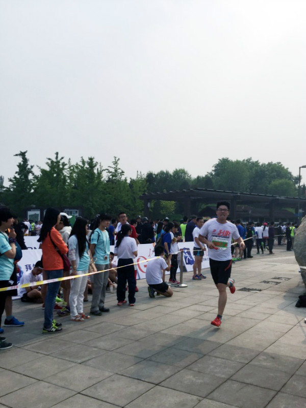 赛场见 | 8人2队，第一次参加马拉松接力赛