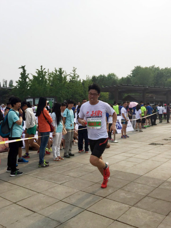 赛场见 | 8人2队，第一次参加马拉松接力赛