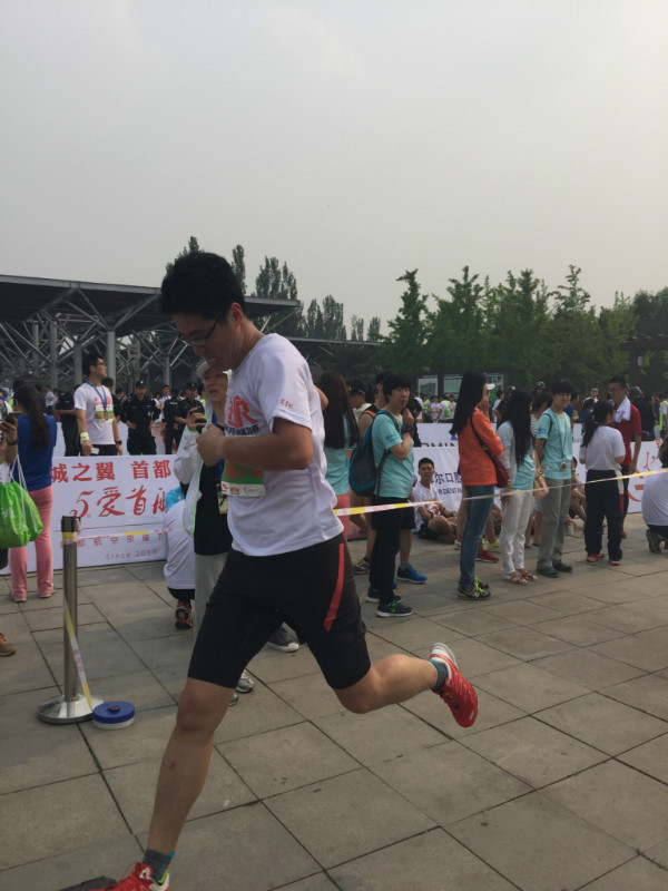 赛场见 | 8人2队，第一次参加马拉松接力赛