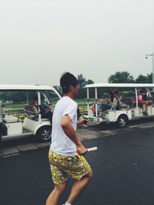 赛场见 | 8人2队，第一次参加马拉松接力赛