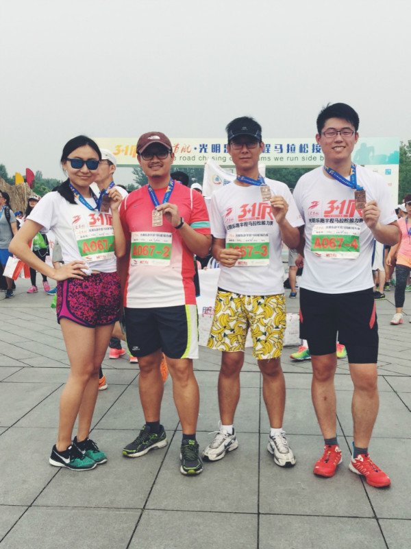 赛场见 | 8人2队，第一次参加马拉松接力赛