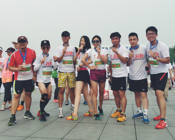 赛场见 | 8人2队，第一次参加马拉松接力赛