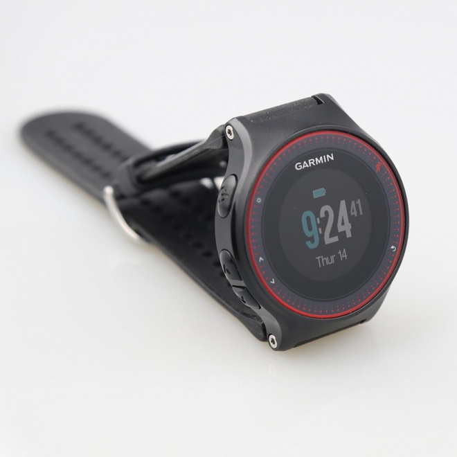 綠光四射的Garmin Forerunner 225光學心率錶Quick View