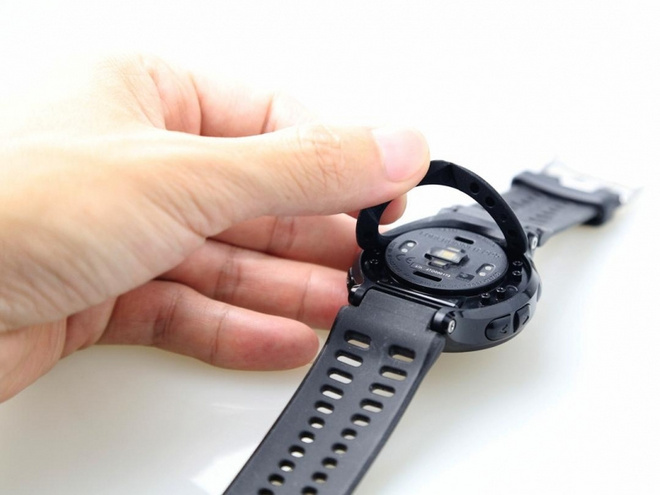 綠光四射的Garmin Forerunner 225光學心率錶Quick View