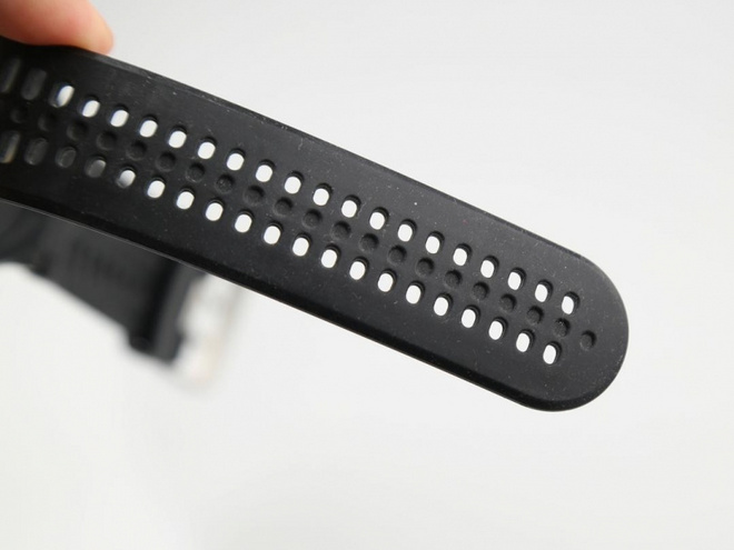 綠光四射的Garmin Forerunner 225光學心率錶Quick View