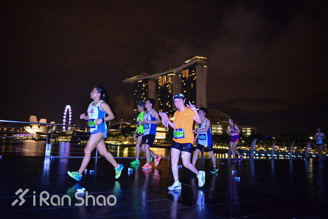 马拉松城纪 | 新加坡sundown日落马拉松：世界进入黑暗，我们开始狂欢
