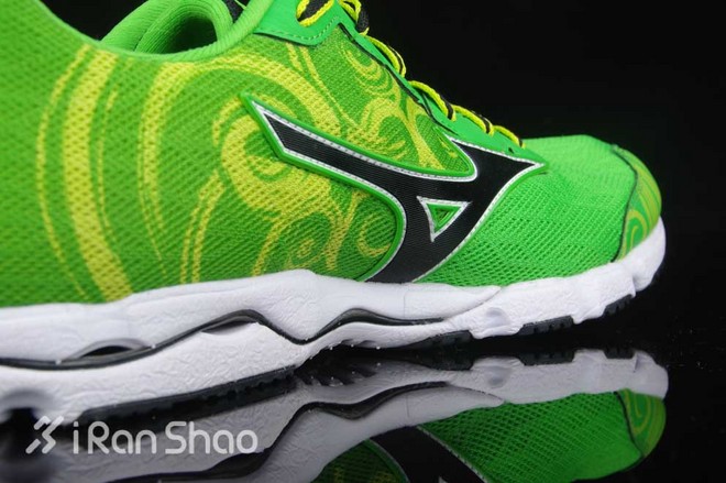 开箱 | 清风化羽，Mizuno Wave Hitogami 2开箱评测