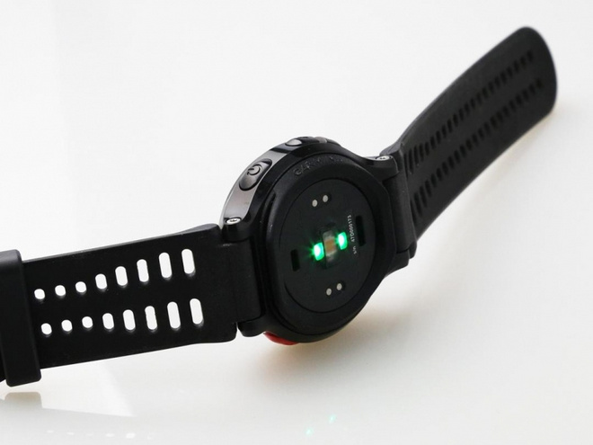 綠光四射的Garmin Forerunner 225光學心率錶Quick View