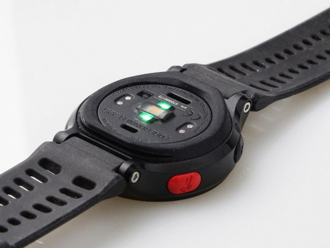 綠光四射的Garmin Forerunner 225光學心率錶Quick View