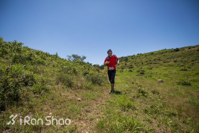 前线 | Salomon 训练营 41 人奔袭括苍 49 公里