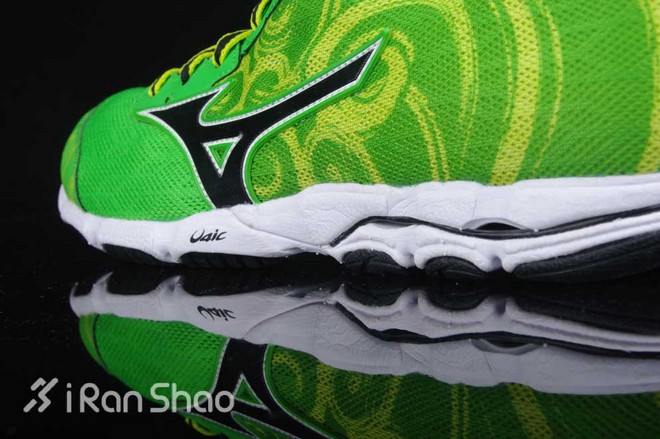 开箱 | 清风化羽，Mizuno Wave Hitogami 2开箱评测