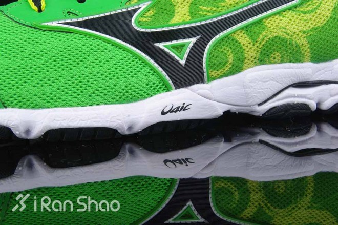 开箱 | 清风化羽，Mizuno Wave Hitogami 2开箱评测