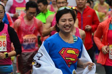 跑在画中追兔女 ——无锡环太湖国际马拉松有感