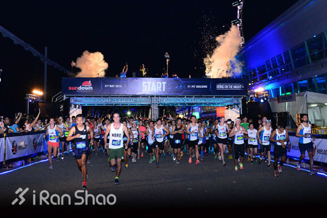 马拉松城纪 | 新加坡sundown日落马拉松：世界进入黑暗，我们开始狂欢