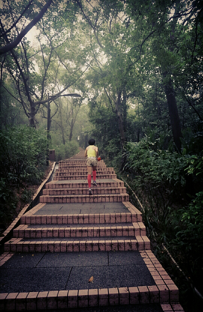 挑战自我 一场无关天气的马拉松——记第一次垂直马拉松