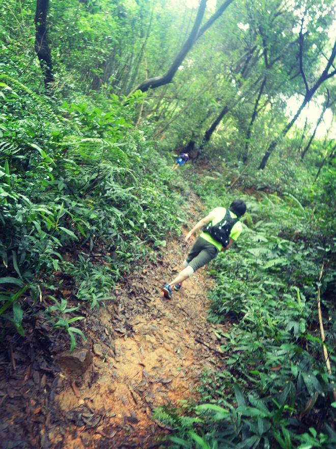 高山低谷 我的脚就是我的路——初探龙洞挑战赛路线