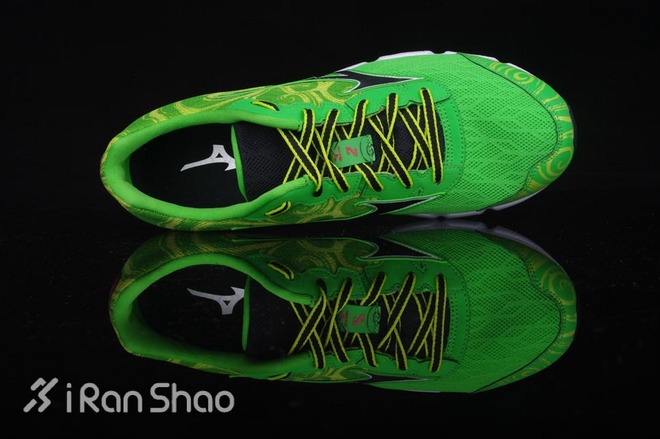 开箱 | 清风化羽，Mizuno Wave Hitogami 2开箱评测